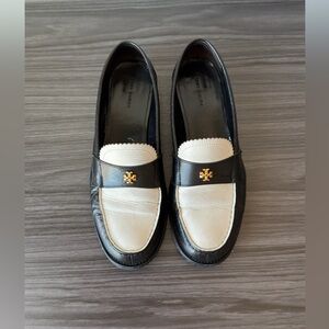 Tory Burch Elegant Black and Cream Slip-Ons